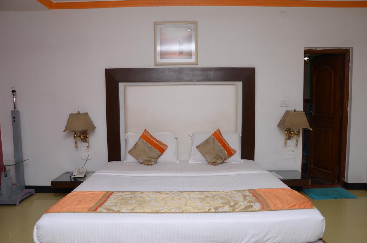 Hotel Rahul Deluxe Nagpur Bagian luar foto
