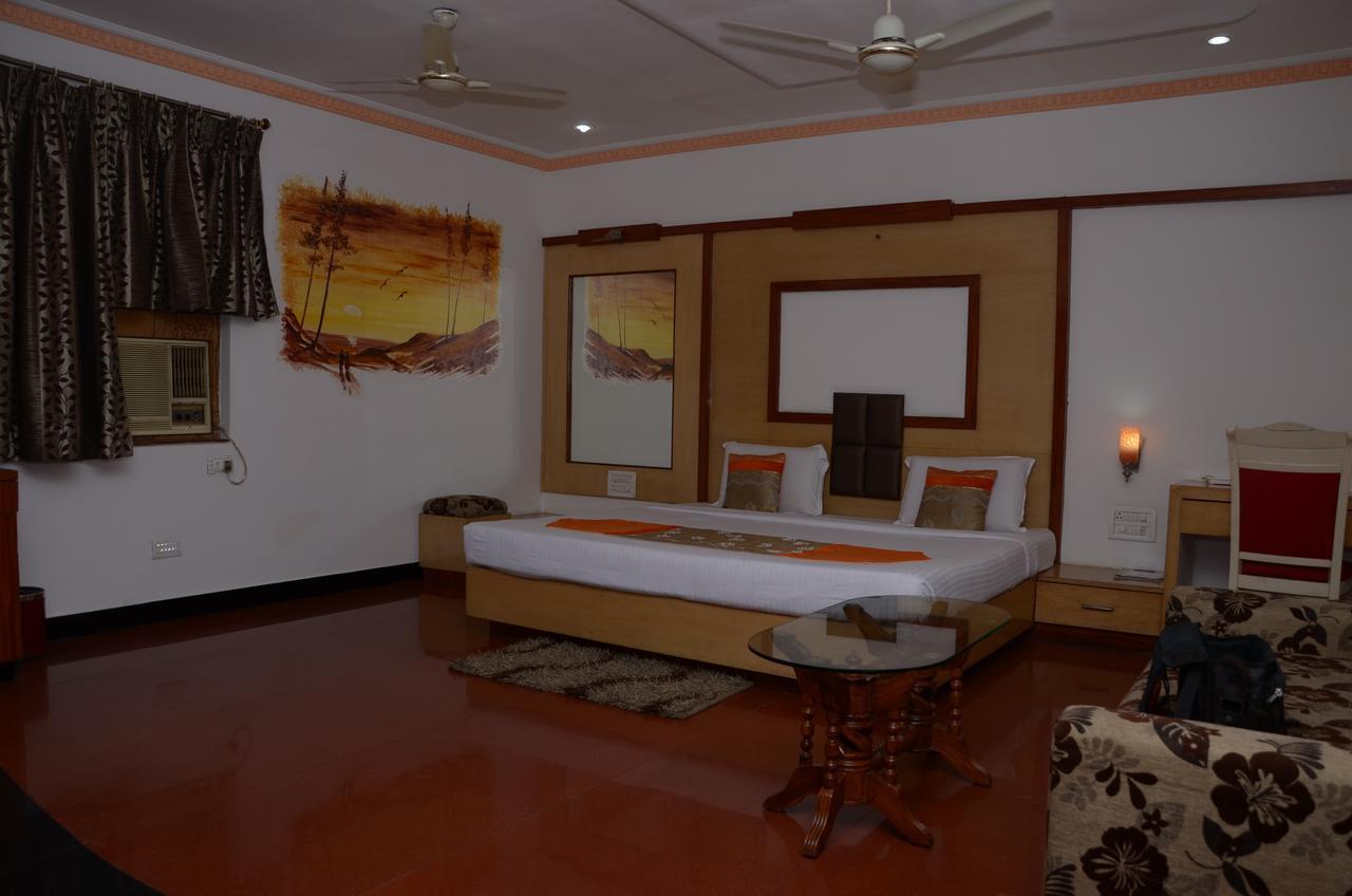 Hotel Rahul Deluxe Nagpur Bagian luar foto