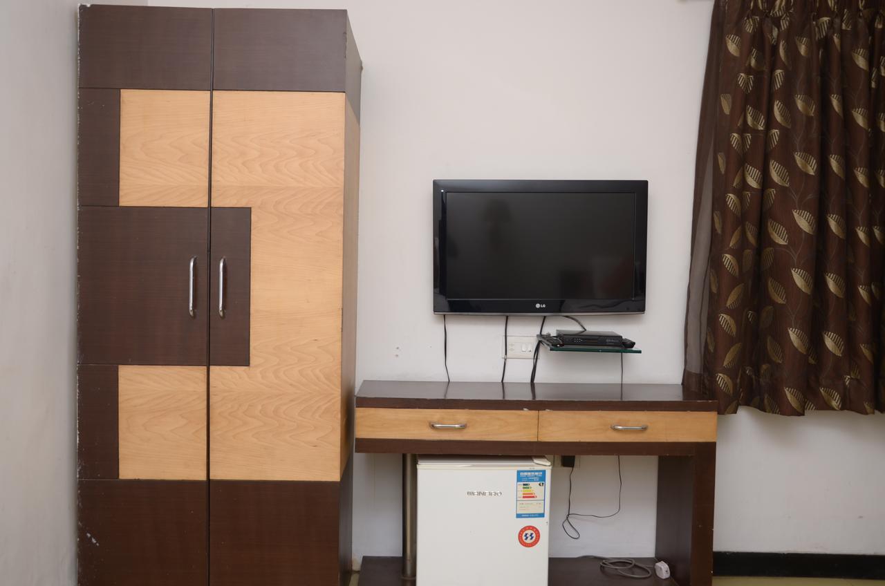 Hotel Rahul Deluxe Nagpur Bagian luar foto