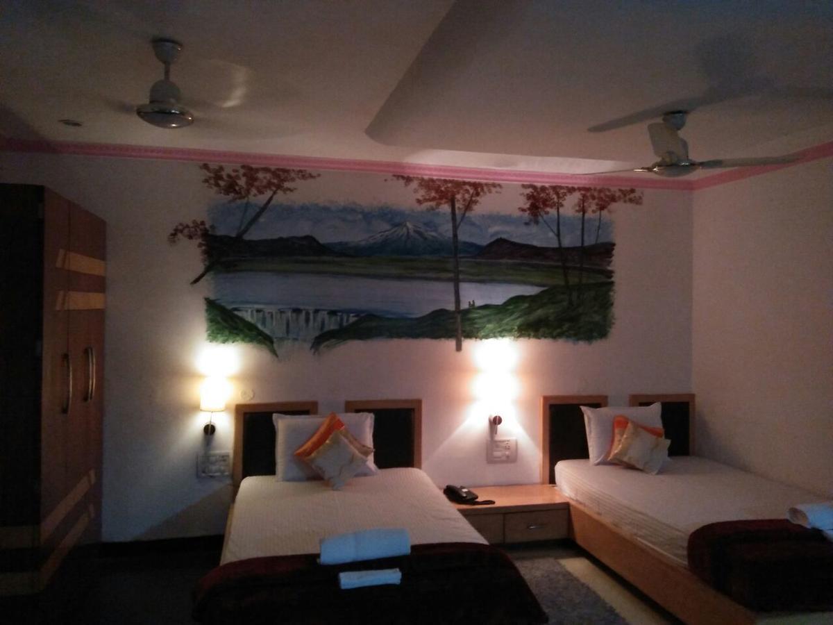 Hotel Rahul Deluxe Nagpur Bagian luar foto